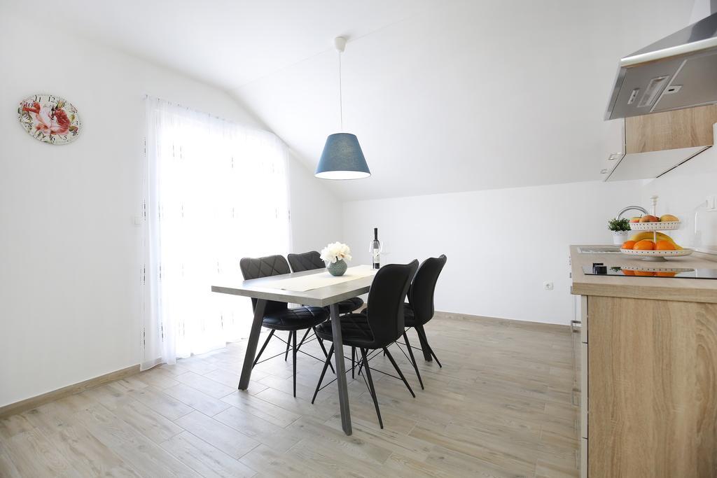 Apartments Nada Sukošan Buitenkant foto