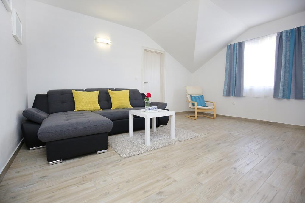 Apartments Nada Sukošan Buitenkant foto