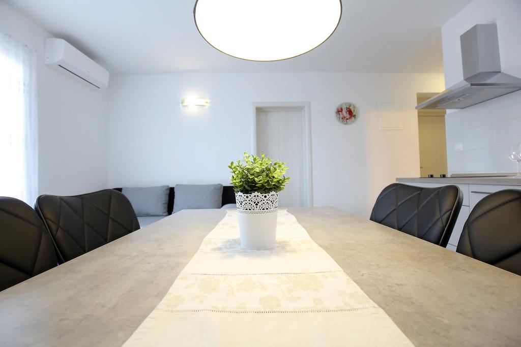 Apartments Nada Sukošan Buitenkant foto