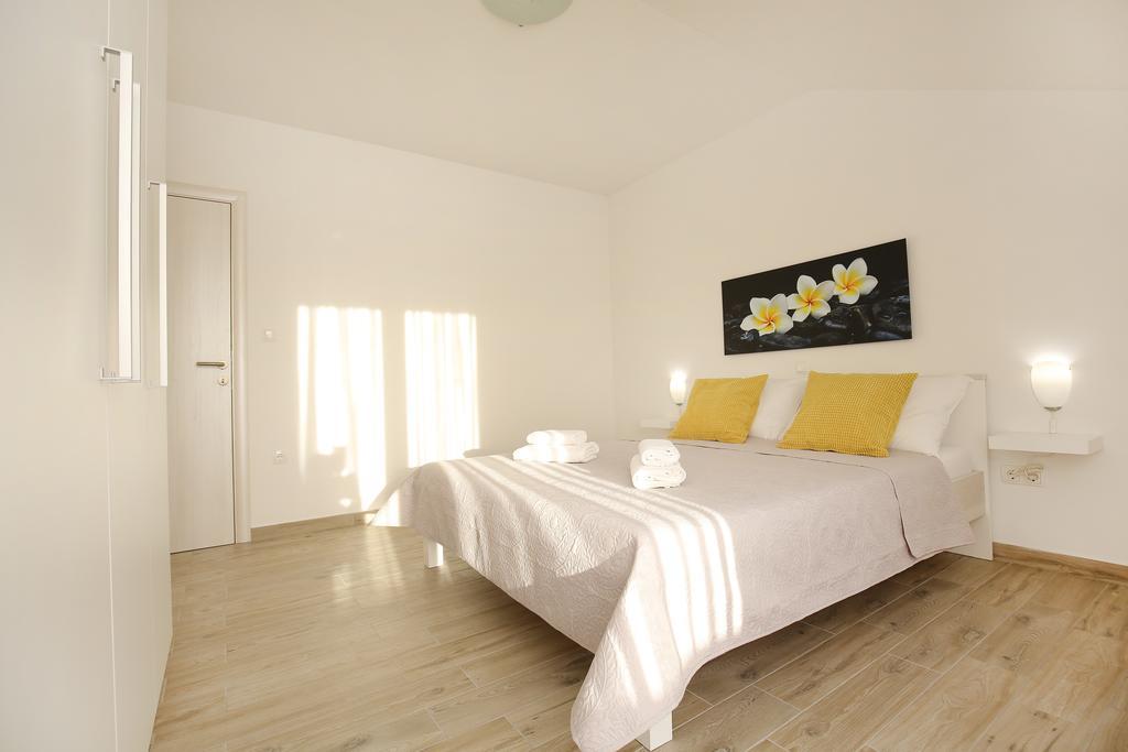 Apartments Nada Sukošan Buitenkant foto